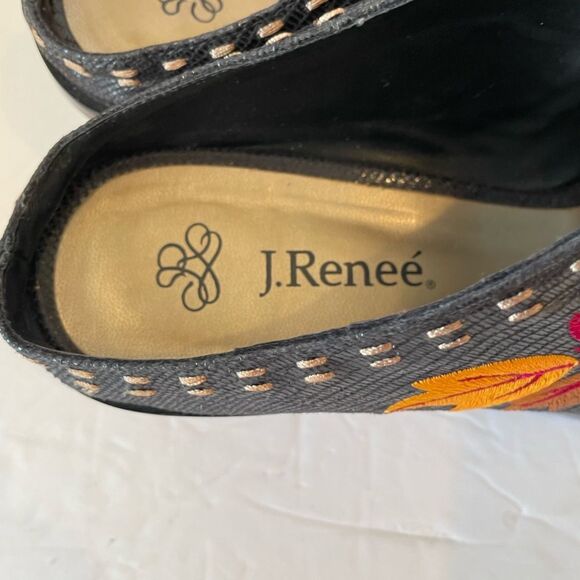 Women's Floral Embroidered Black Shoes - Picture 6 of 8